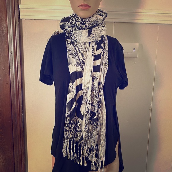 Scarf - Picture 1 of 2